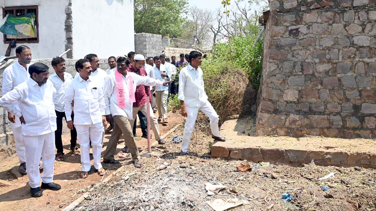 పాలనను గాలికొదిలేశారు