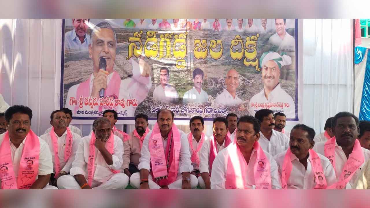 Gadwala | తాగునీటి సమస్య తీర్చాలని ఎమ్మెల్యే కృష్ణమోహన్ రెడ్డి జల దీక్ష