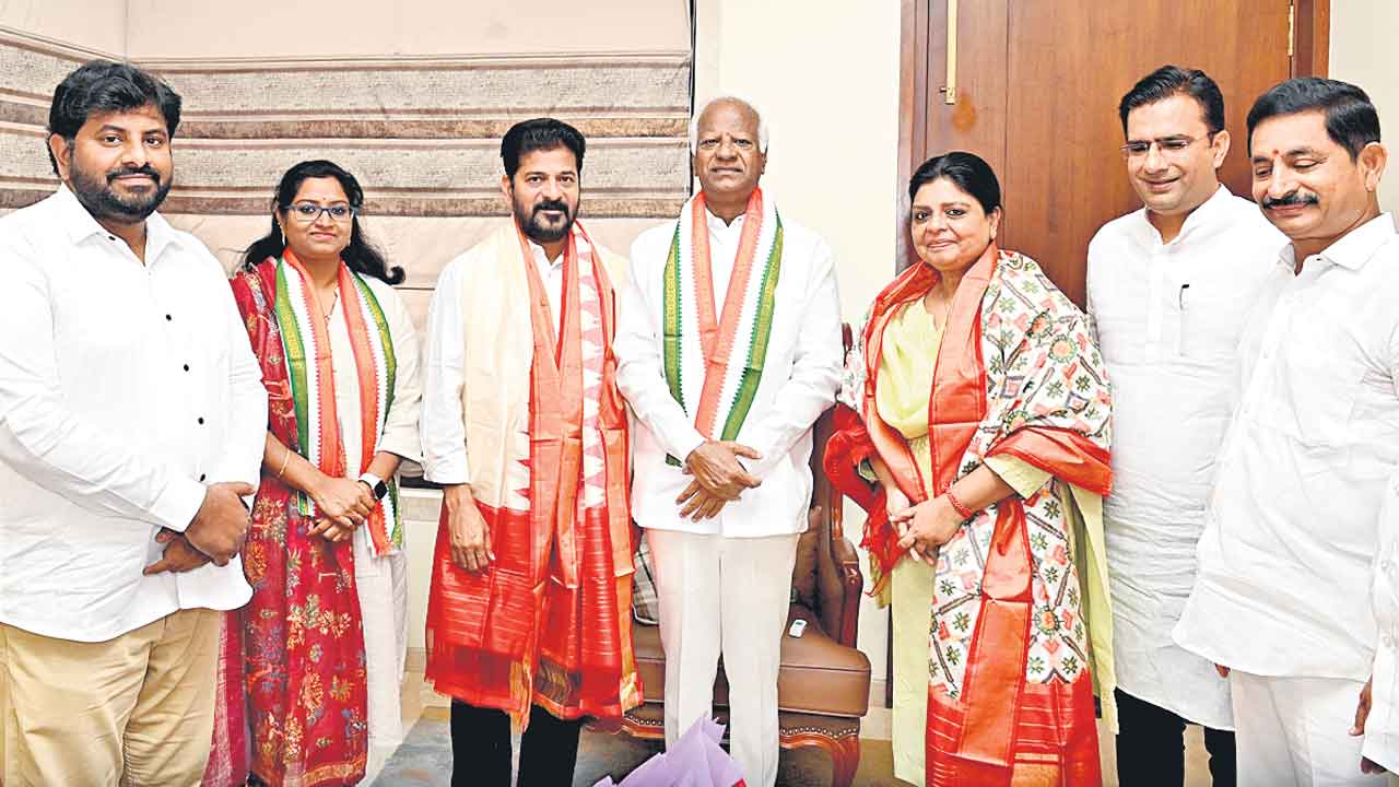 రాజకీయ వ్యాపారంలో లాభమే లక్ష్యం