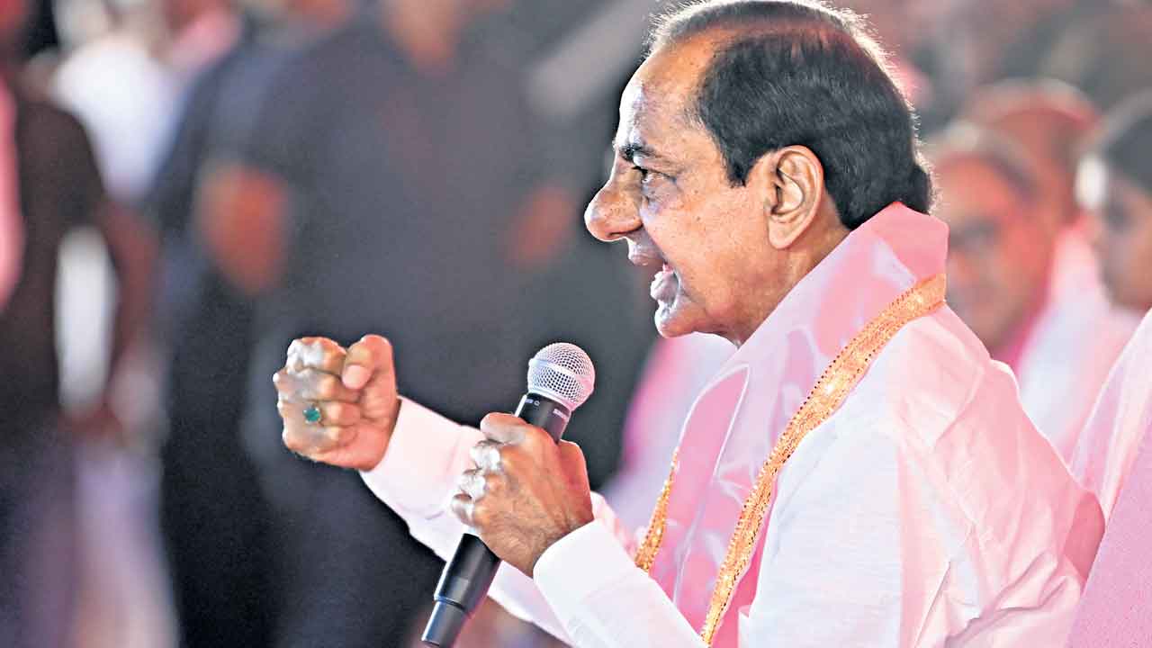 KCR | పోలీసులు దౌర్జన్యం బంద్‌ జేయాలె.. బీఆర్‌ఎస్‌ అధినేత వార్నింగ్‌