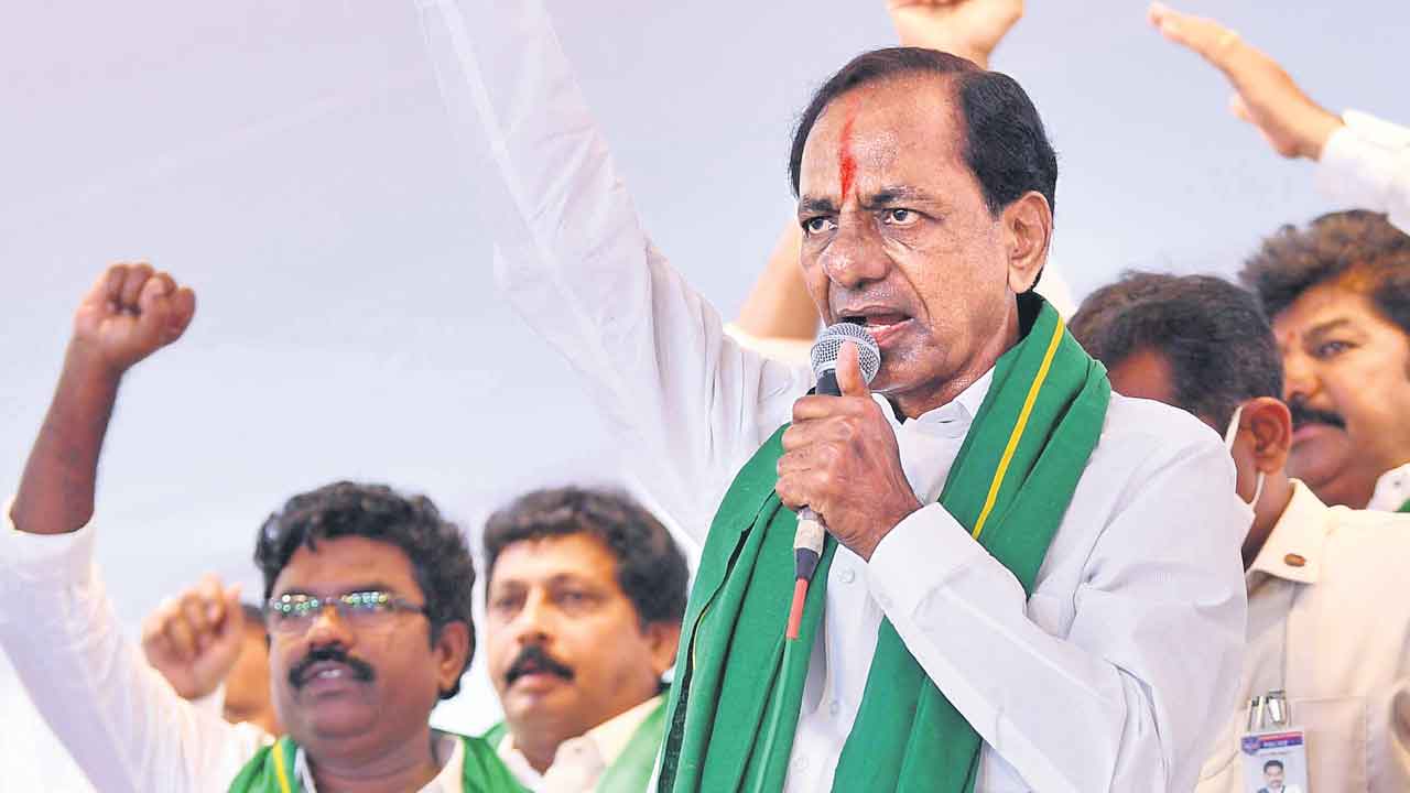 అన్నదాతకు అండగా.. నేడు రైతుబాంధవుడు కేసీఆర్‌ పొలంబాట