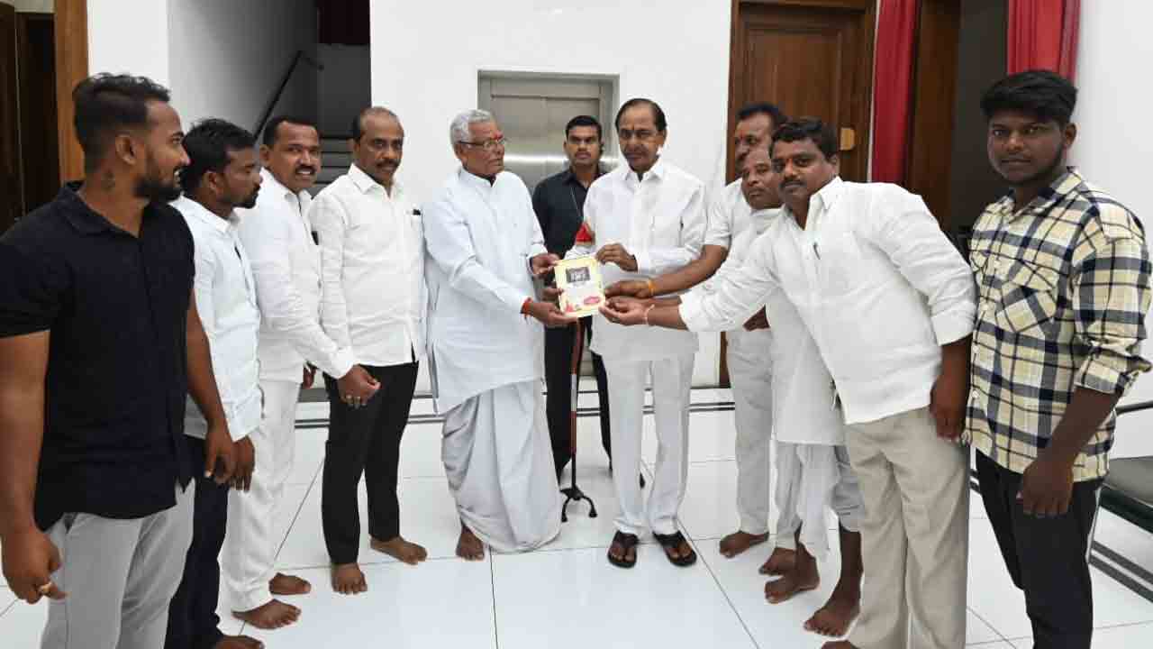 KCR | చింత‌మ‌డ‌క‌లో శ్రీరామ‌న‌వమి వేడుక‌లు.. కేసీఆర్ దంప‌తుల‌ను ఆహ్వానించిన గ్రామ‌స్తులు