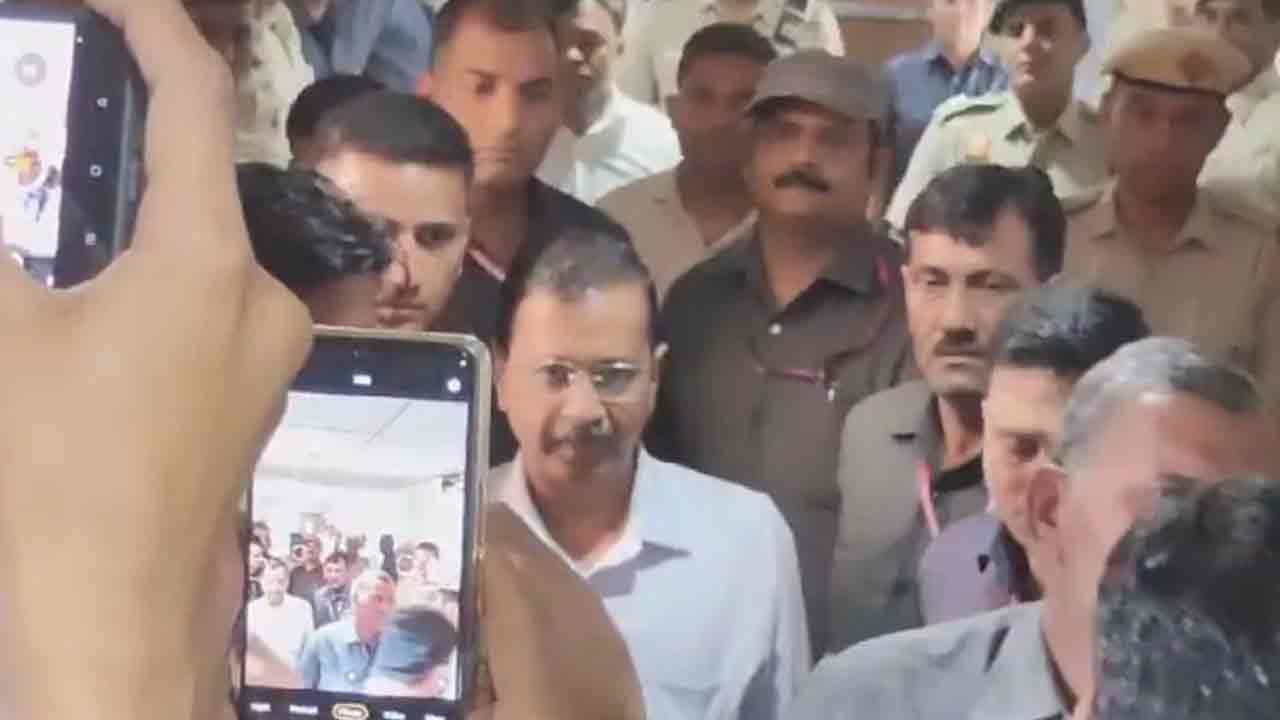 Arvind Kejriwal: 3 పుస్త‌కాలు చ‌దువుకునేందుకు కేజ్రీవాల్ ద‌ర‌ఖాస్తు.. ఆ పుస్త‌కాలు ఏంటంటే?