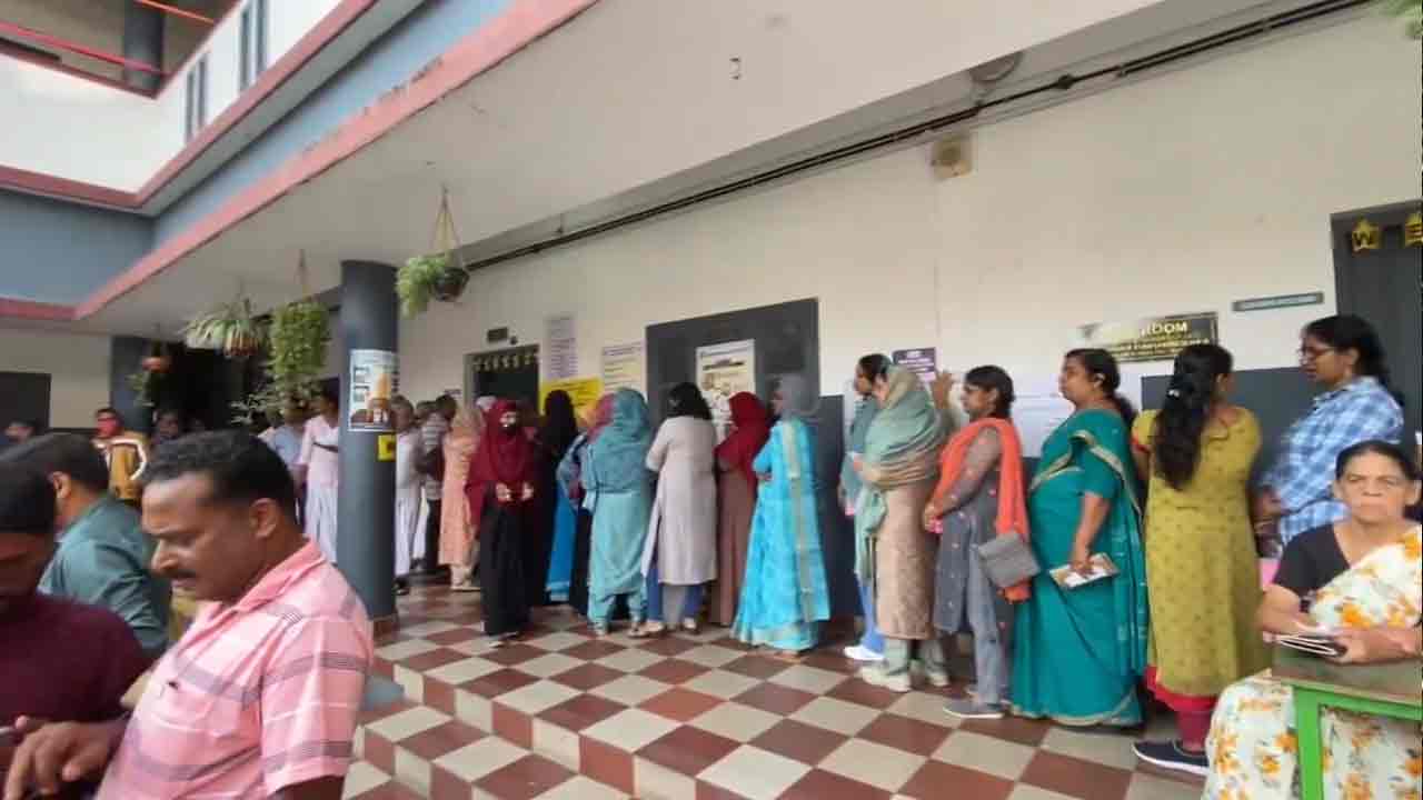 Loksabha Polls: దంచికొడుతున్న ఎండ‌లు.. కేర‌ళ‌లో న‌లుగురు ఓట‌ర్లు మృతి, క‌ర్నాట‌క‌లోనూ హీట్‌వేవ్‌