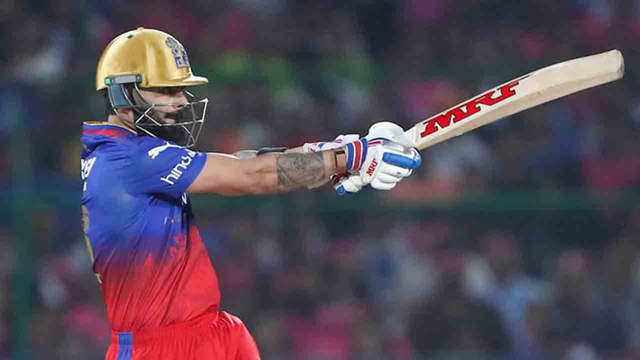 IPL 2024 RR vs RCB | సిక్స‌ర్‌తో కోహ్లీ హాఫ్ సెంచ‌రీ.. డూప్లెసిస్ ఔట్