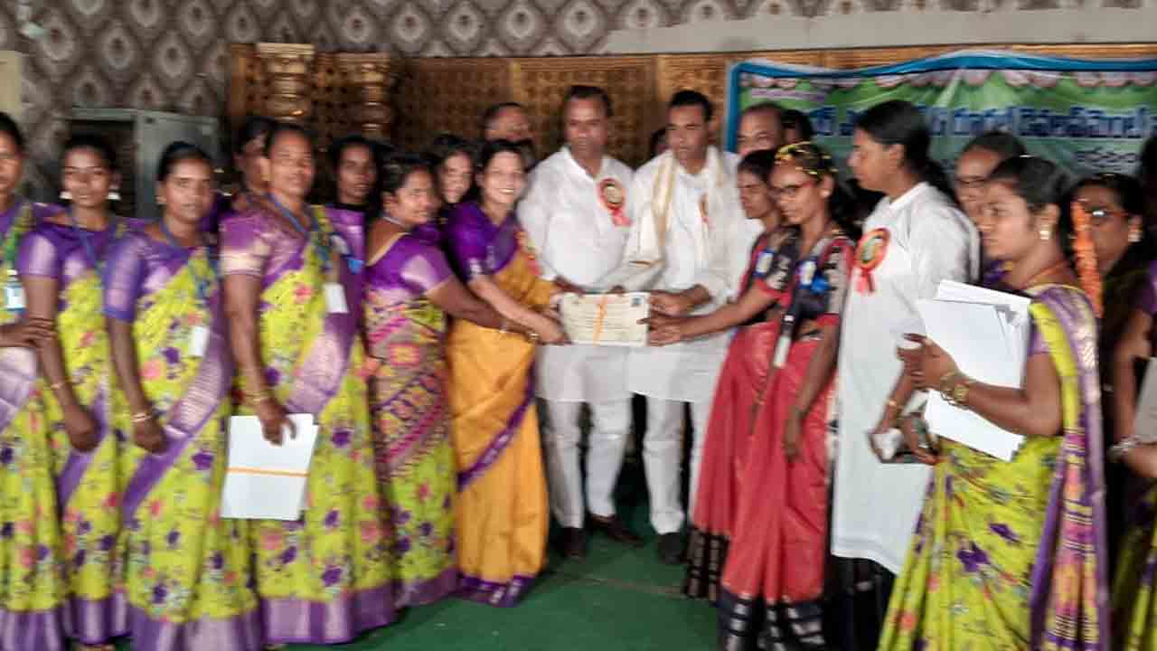 MLA Komatireddy | ఎన్నికల కోడ్‌ను లెక్క చేయ‌ని ఎమ్మెల్యే కోమ‌టిరెడ్డి..