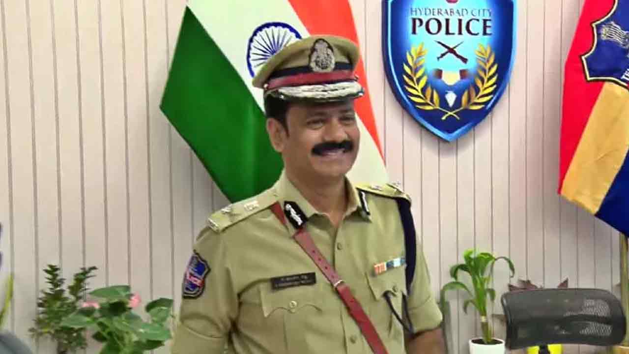 CP Kothakota Srinivas Reddy | సెల్‌ఫోన్లను చోరీచేసి.. సముద్ర మార్గంలో ఇతర దేశాలకు: సీపీ కొత్తకోట శ్రీనివాస్‌ రెడ్డి