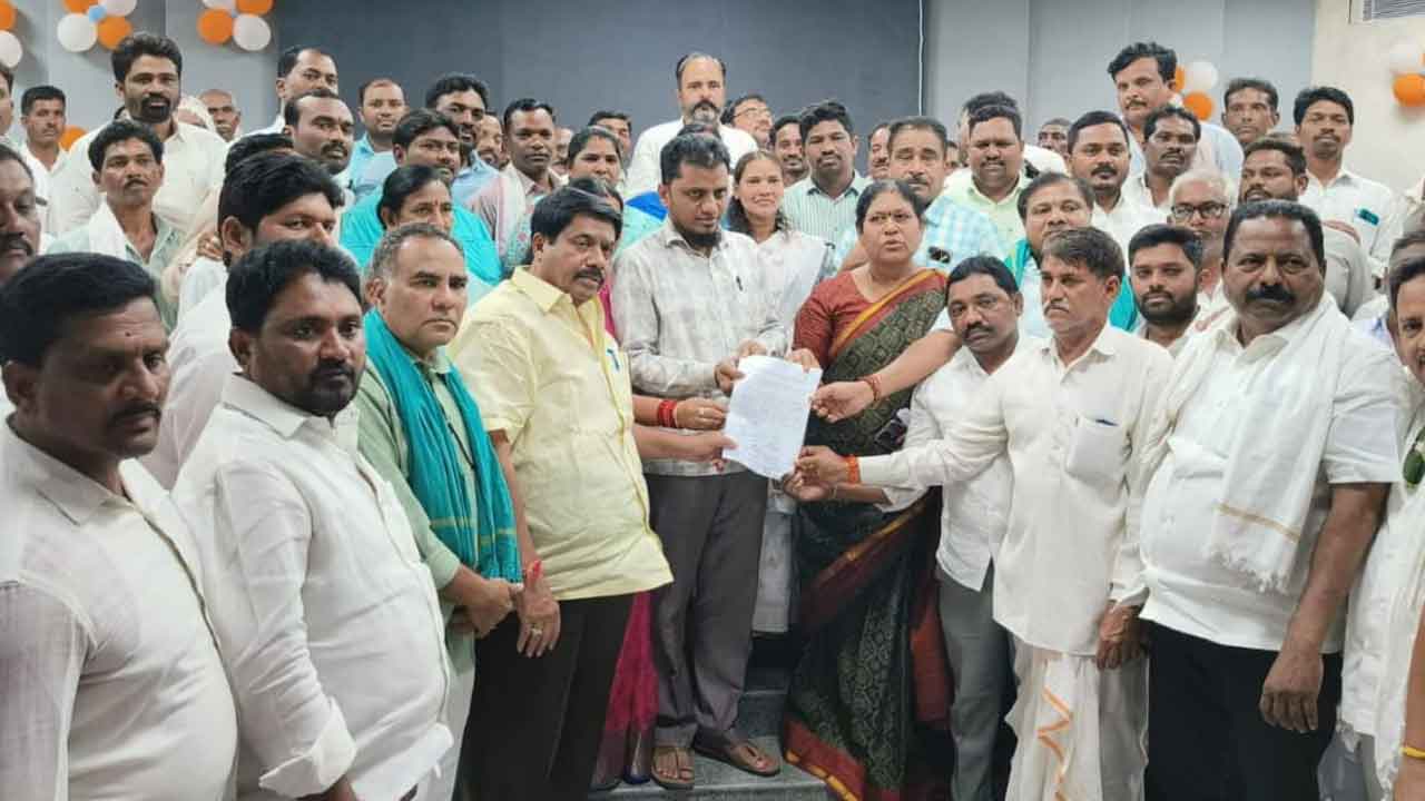 MLA Kova lakshmi | రైతులకు పంట నష్టపరిహారం చెల్లించాలి : ఎమ్మెల్యే కోవలక్ష్మి