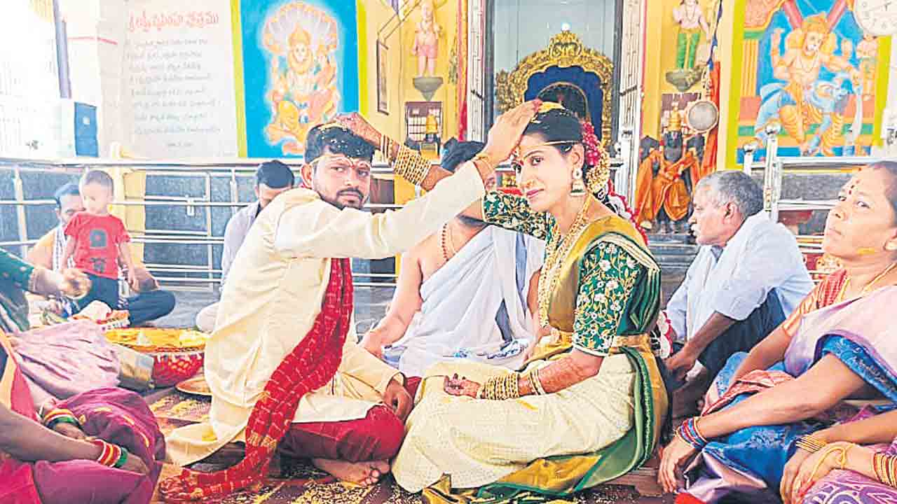 శ్రీలంక అమ్మాయి.. జగిత్యాల అబ్బాయి