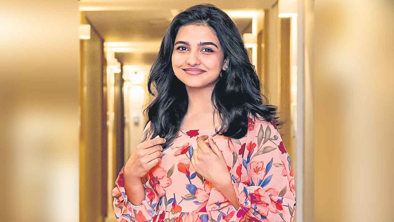 Mamitha Baiju | తెలుగులో అరంగేట్రానికి సిద్ధం?.. విజయ్‌ దేవరకొండ సరసన మలయాళీ సోయగం మమితా బైజు!