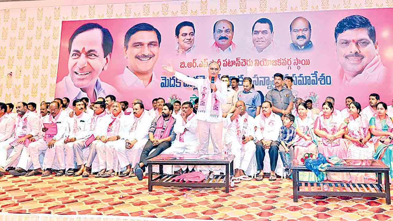 హామీలు తప్పిన కాంగ్రెసోళ్లను నిలదీయాలి