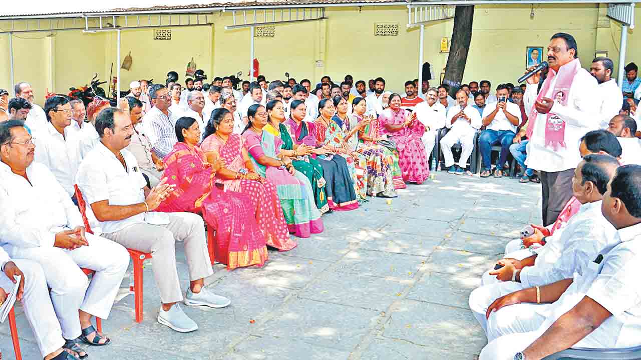 అవకాశవాద రంజిత్‌రెడ్డిని చిత్తుగా ఓడిద్దాం