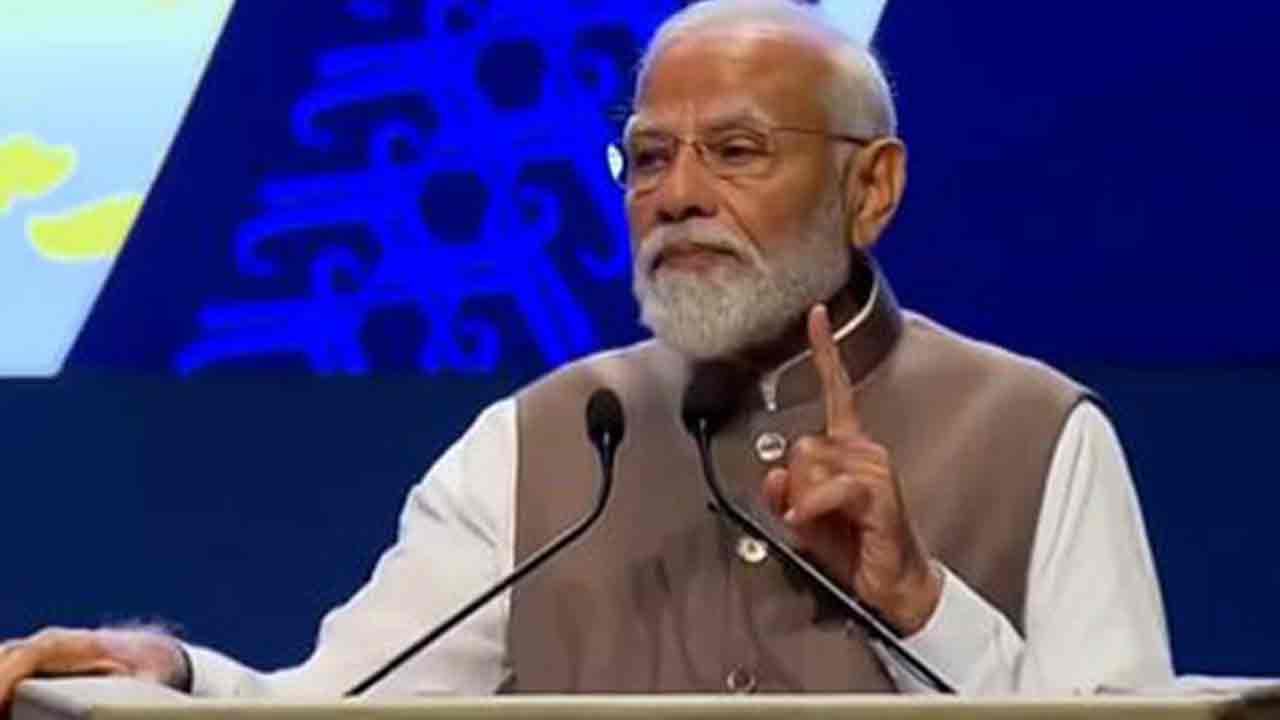 PM Modi: భార‌త్ ఆర్థికంగా స్వ‌యం స‌మృద్ధి కావాలి: ప్ర‌ధాని మోదీ