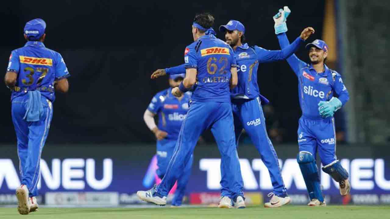 MI vs CSK | ఎనిమిది ప‌రుగుల‌కే తొలి వికెట్.. 5 ఓవ‌ర్ల‌కు చెన్నై స్కోర్..?