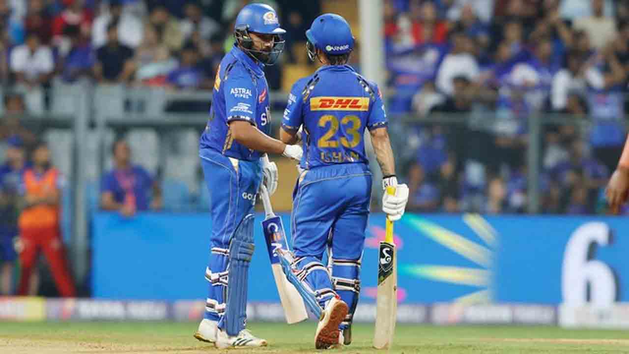 MI vs RCB | టాప్లే స్ట‌న్నింగ్ క్యాచ్‌.. రోహిత్ ఔట్.. 12 ఓవర్ల‌కు స్కోర్..?