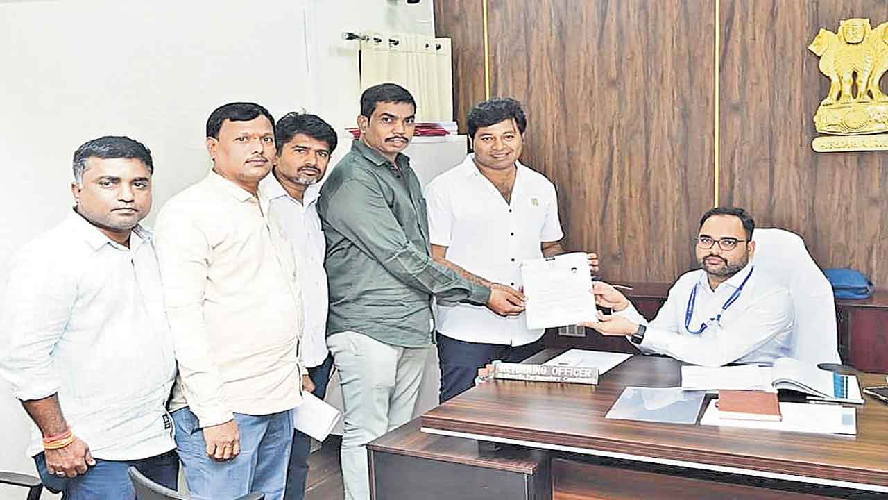 64 మంది అభ్యర్థులు.. 88 నామినేషన్లు