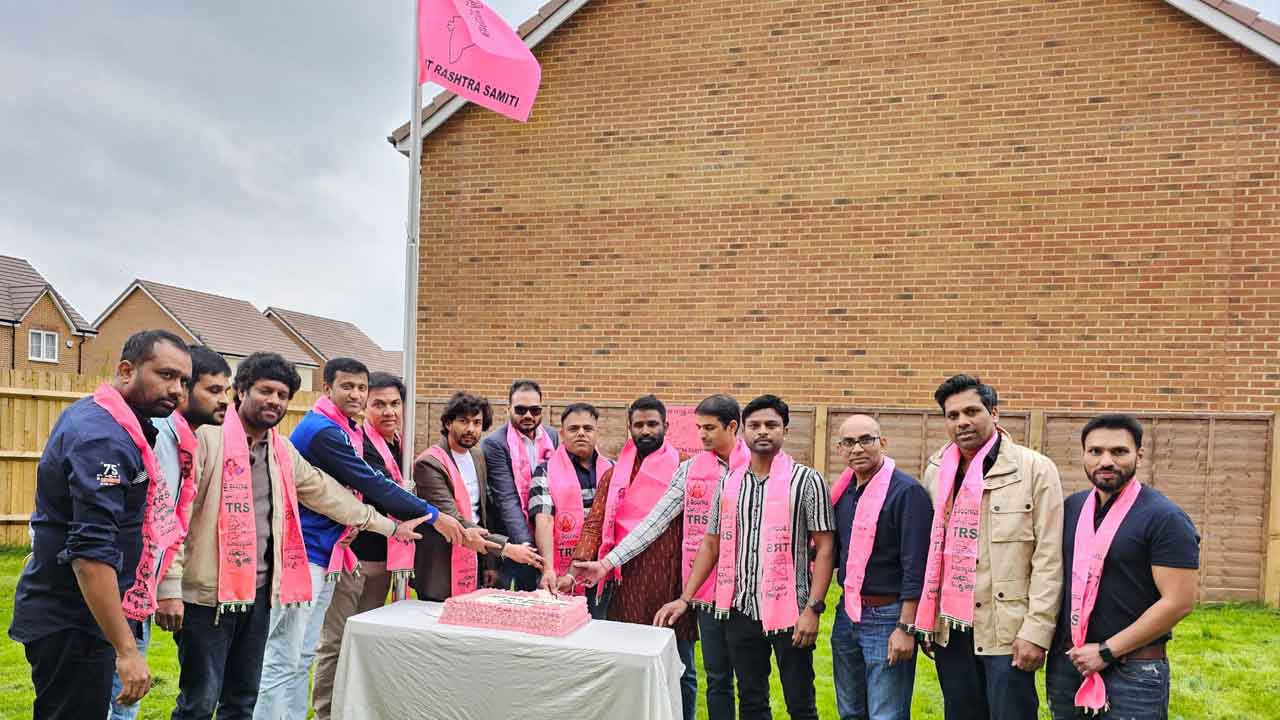 NRI | లండన్‌లో ఘనంగా బీఆర్‌ఎస్‌ పార్టీ ఆవిర్భావ వేడుకలు