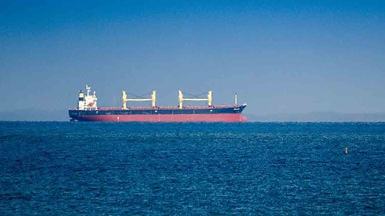 Red Sea | ఎర్ర సముద్రంలో చమురు ట్యాంకర్‌ నౌకపై హౌతీల దాడి