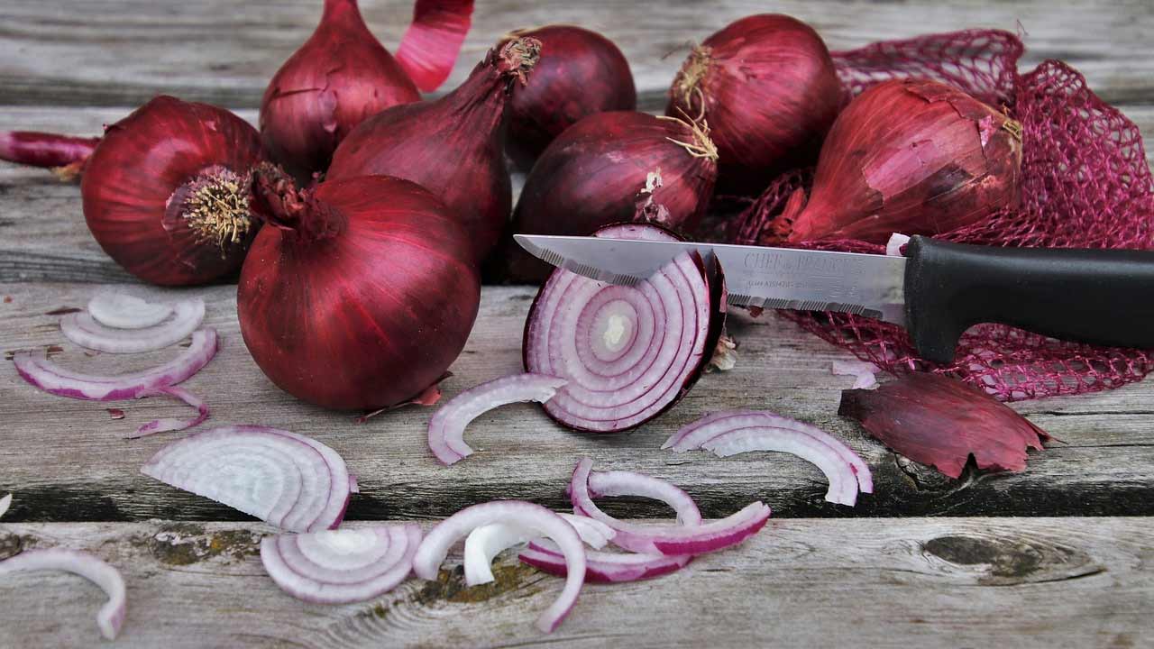 Onions | పచ్చి ఉల్లిపాయ తినడం మంచిదేనా..?
