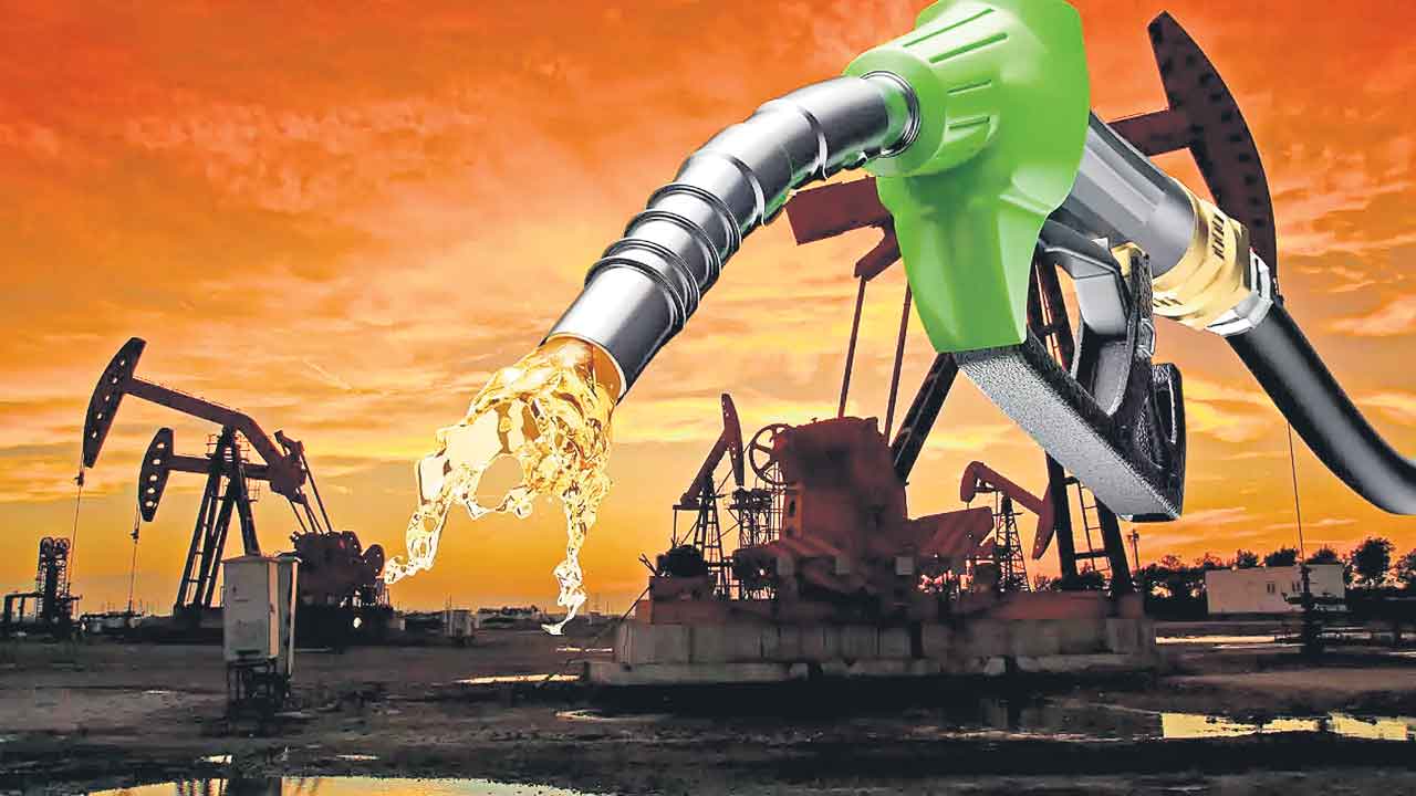 Petrol Prices | అంతర్జాతీయ ఉద్రిక్తతల ప్రభావం.. దేశంలో పెట్రో ధరలకు రెక్కలు?