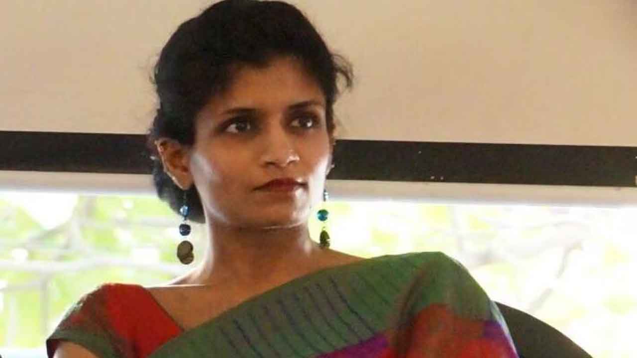 గృహజ్యోతికి కోడ్ అడ్డంకి అబద్ధం: రచనారెడ్డి