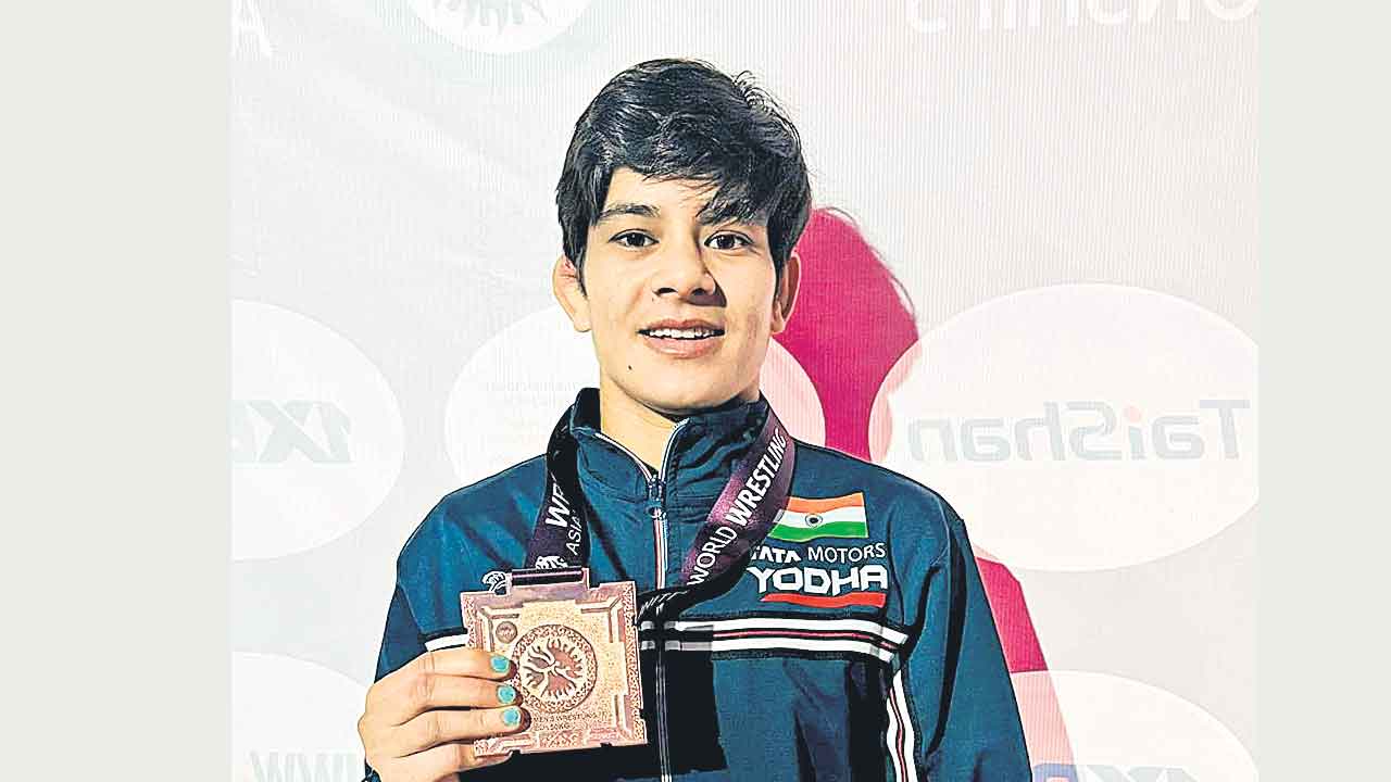 రాధికకు రజతం