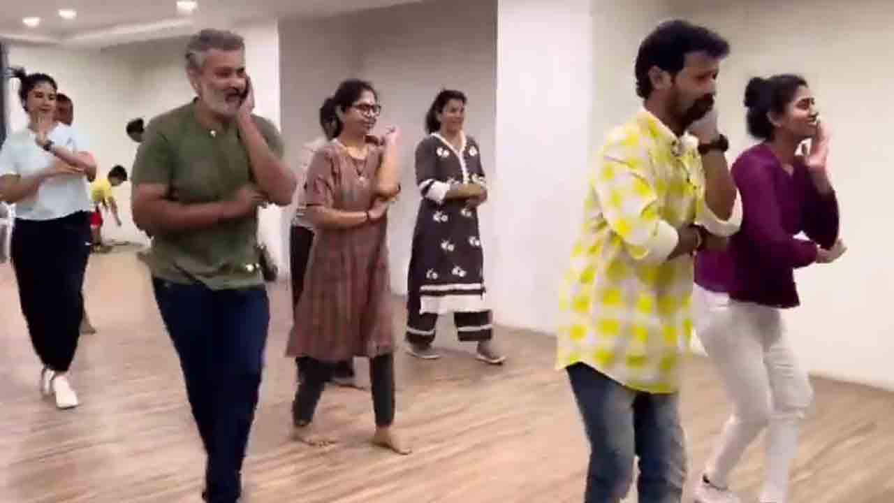 SS Rajamouli | ప్రభుదేవా పాటకు రాజ‌మౌళి స్టెప్పులు.. రిహార్సల్స్ వీడియో చూశారా.!
