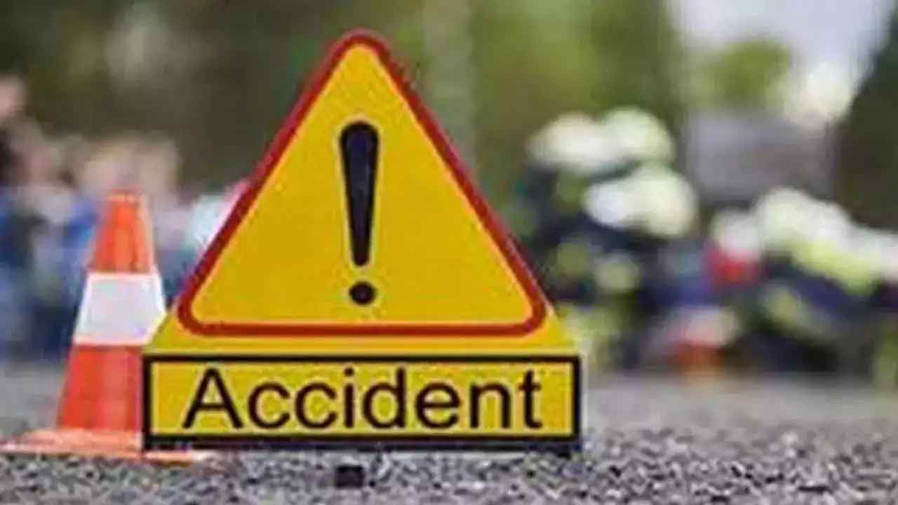 Road accident | కృష్ణా జిల్లాలో లారీని ఢీకొట్టిన కారు.. కారులోని నలుగురు అక్కడికక్కడే మృతి