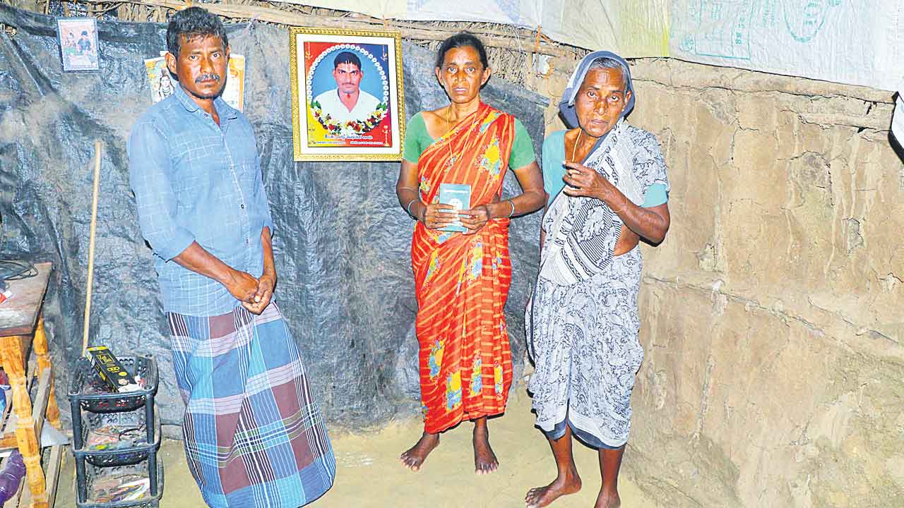 Farmers | తరాలు మారినా అదే తలరాత!.. 20 ఏండ్ల క్రితం తండ్రి.. ఇప్పుడు కొడుకు బలవన్మరణం