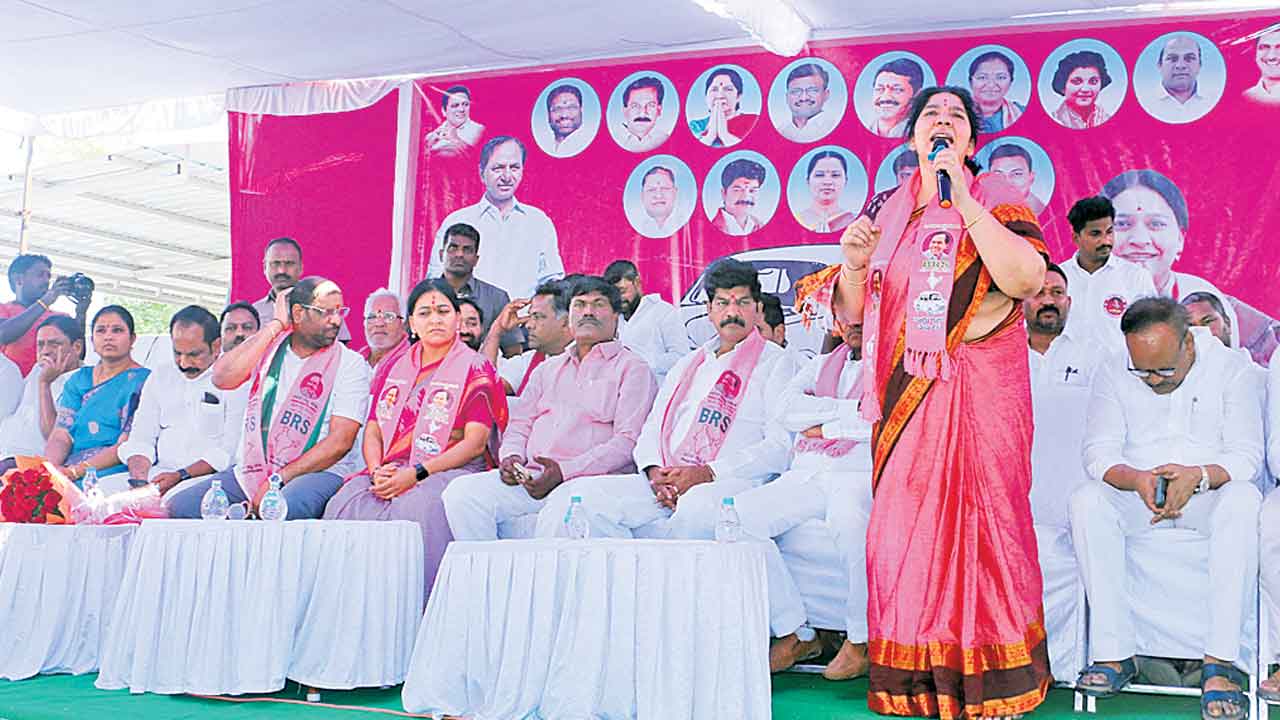 కాంగ్రెస్‌తోనే ప్రజలకు కష్టాలు