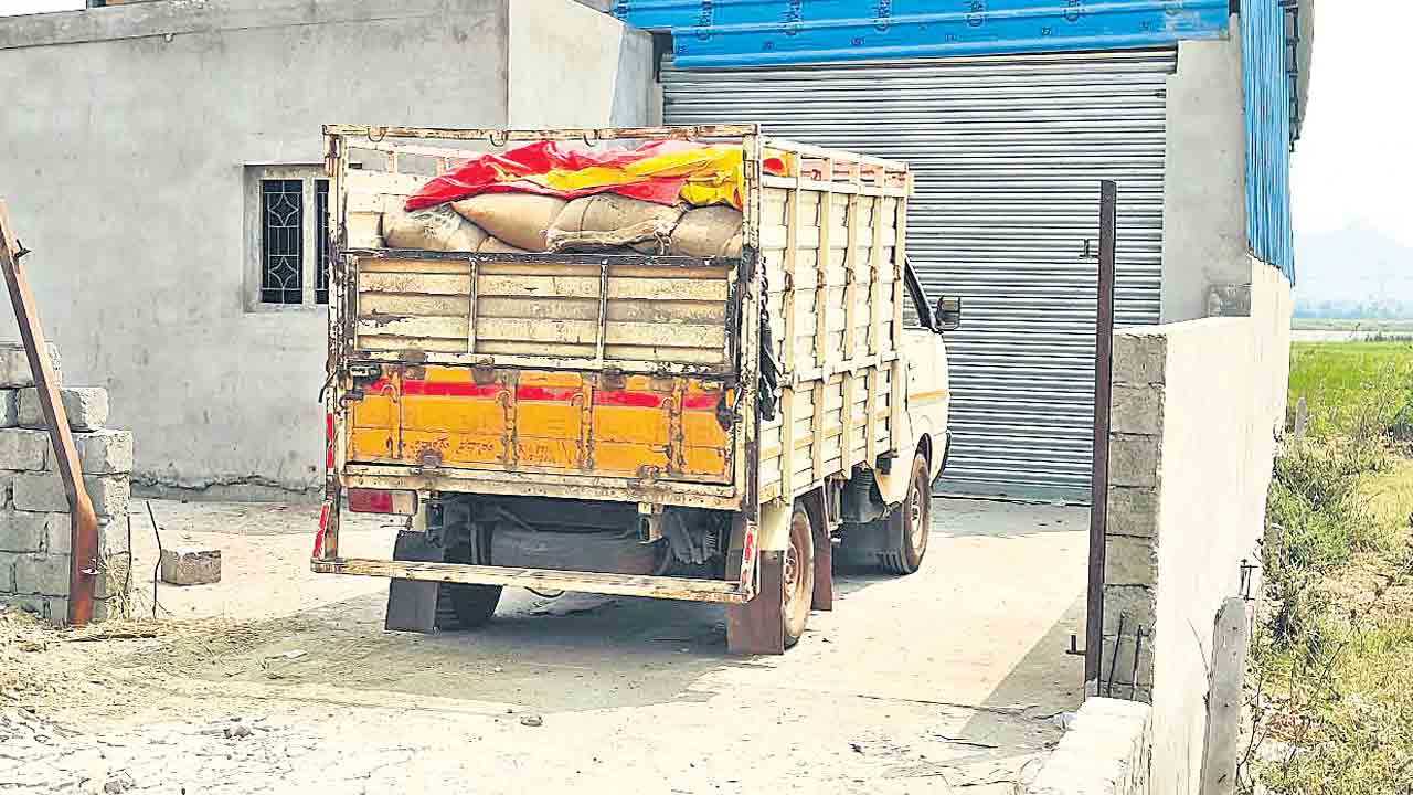 రేషన్‌ బియ్యం పక్కదారి