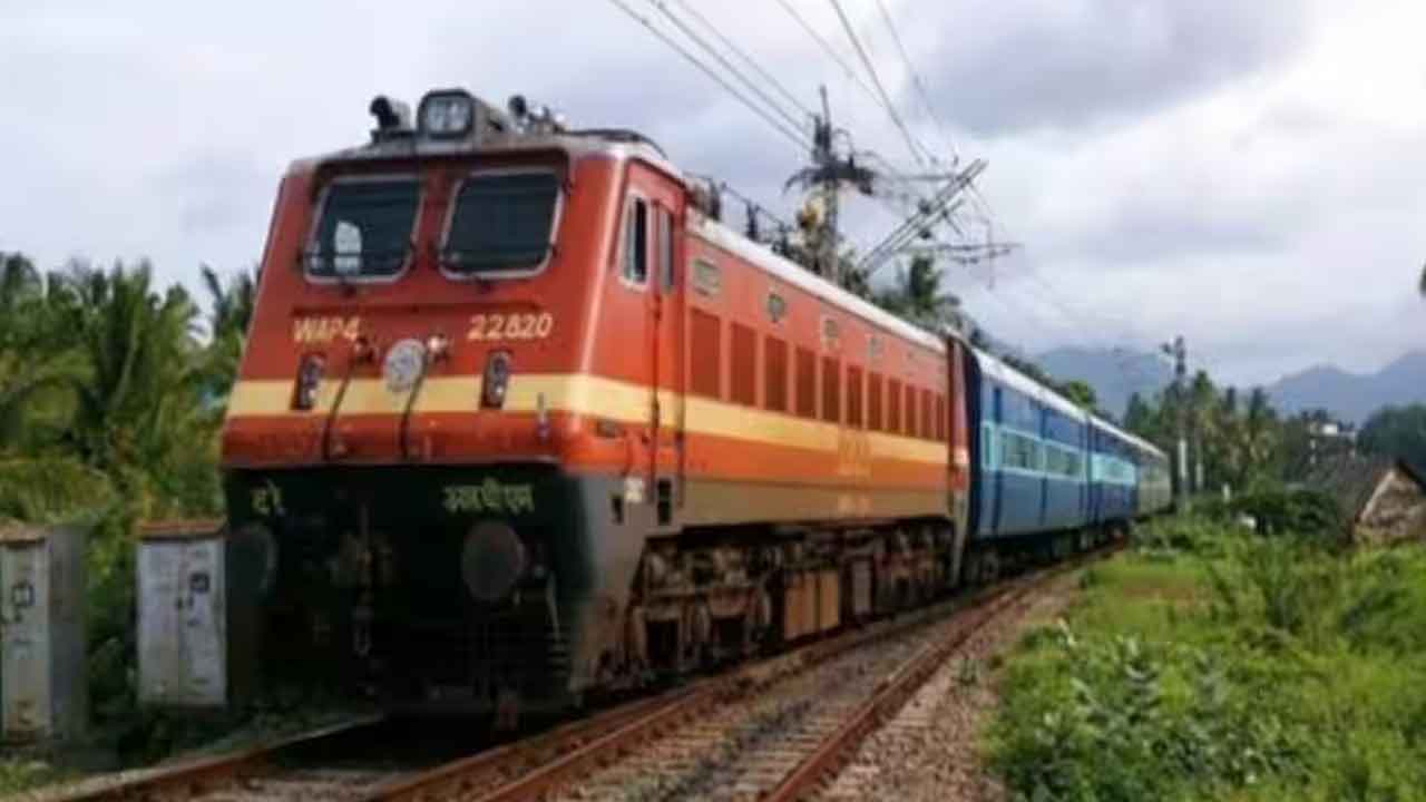 Summer Special Trains | 27 నుంచి విశాఖ‌- బెంగ‌ళూరు మ‌ధ్య వేస‌వి స్పెష‌ల్ రైలు స‌ర్వీసులు.. వారాంతంలోనే..!