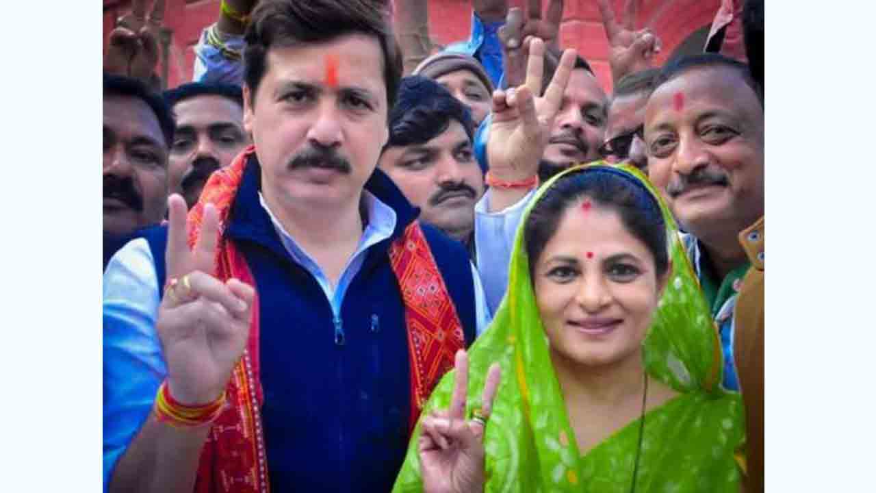 యూపీ ఎన్నికల బరిలో తెలంగాణ మహిళ