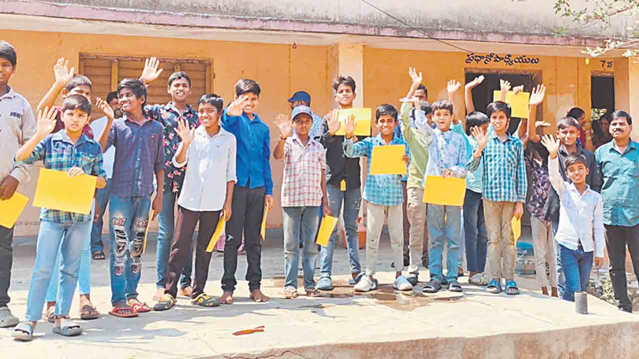 నేటి నుంచి బడులకు వేసవి సెలవులు