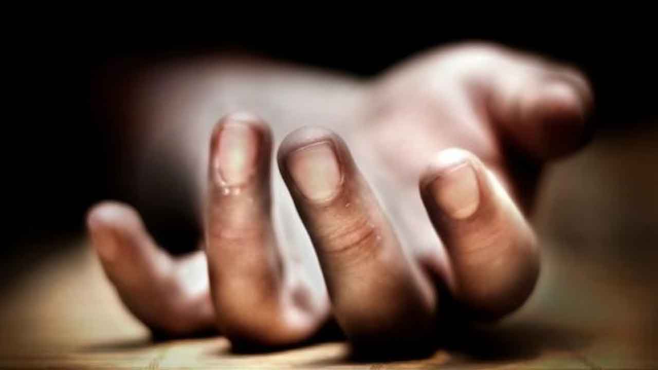 ట్రిపుల్‌ ఐటీలో విద్యార్థి ఆత్మహత్య