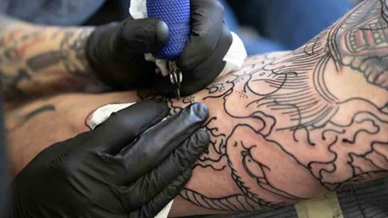 Tattoo | ఒడిశాలో టాటూ సెంటర్లకు క్యూకట్టిన పోలీసులు.. ఎందుకో తెలుసా?
