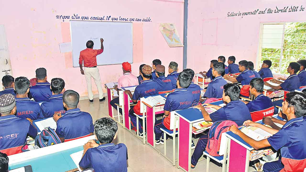 Gurukula Teachers | గురుకుల టీచర్లకు నైట్‌డ్యూటీలు.. రాత్రంతా మేల్కొని ఉండాలని సొసైటీ కార్యదర్శి ఆదేశం