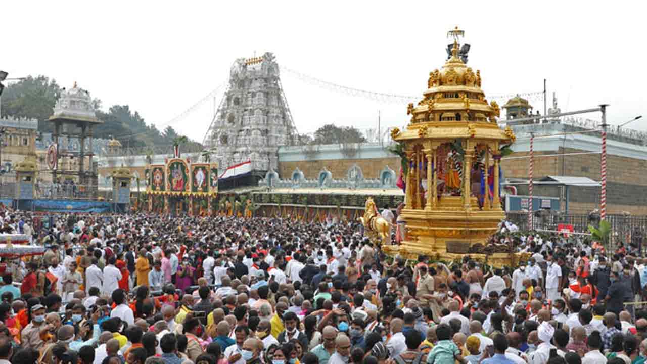 Tirumala | తిరుమలలో శ్రీవారి సాలకట్ల వసంతోత్సవాలు.. అత్యంత వైభవంగా స్వర్ణ రథోత్సవం