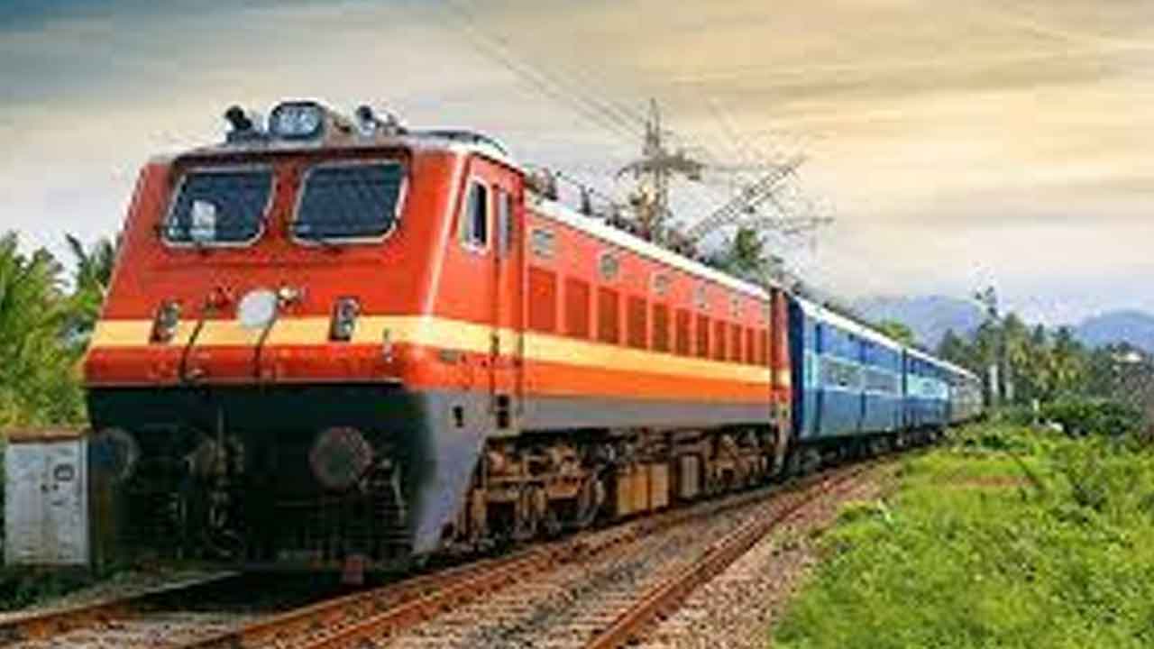 Special Trains | రైల్వే ప్రయాణికులకు గుడ్న్యూస్.. కాజీపేట మీదుగా సికింద్రాబాద్కు ప్రత్యేక రైలు..!