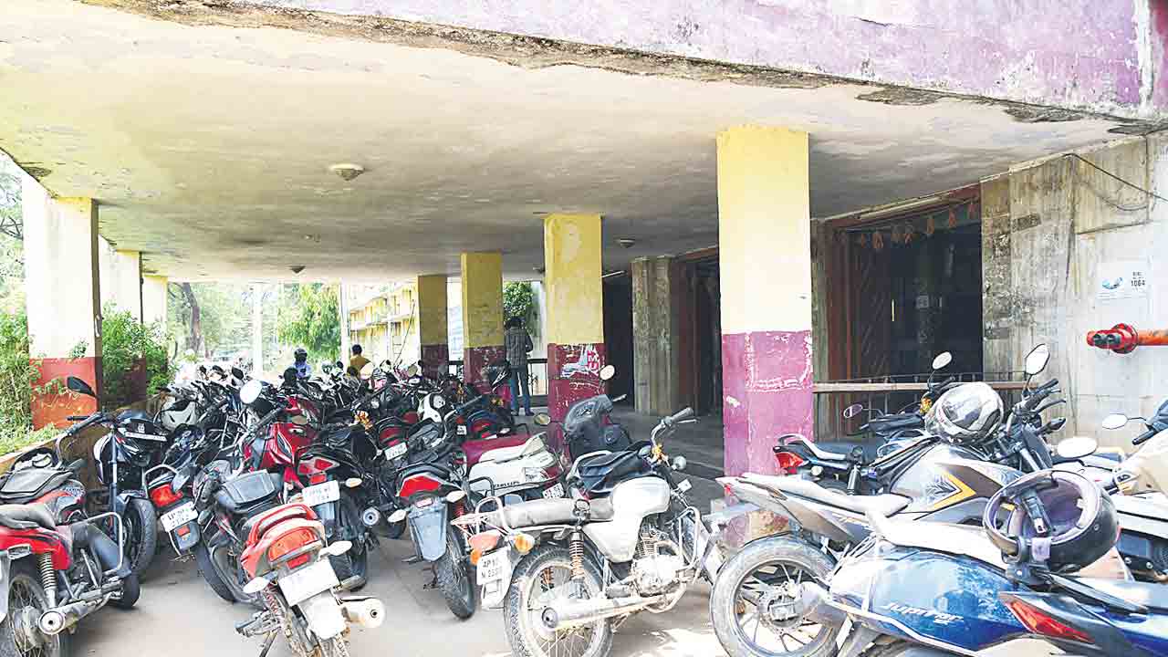 పార్కింగ్‌.. మా ఇష్టం