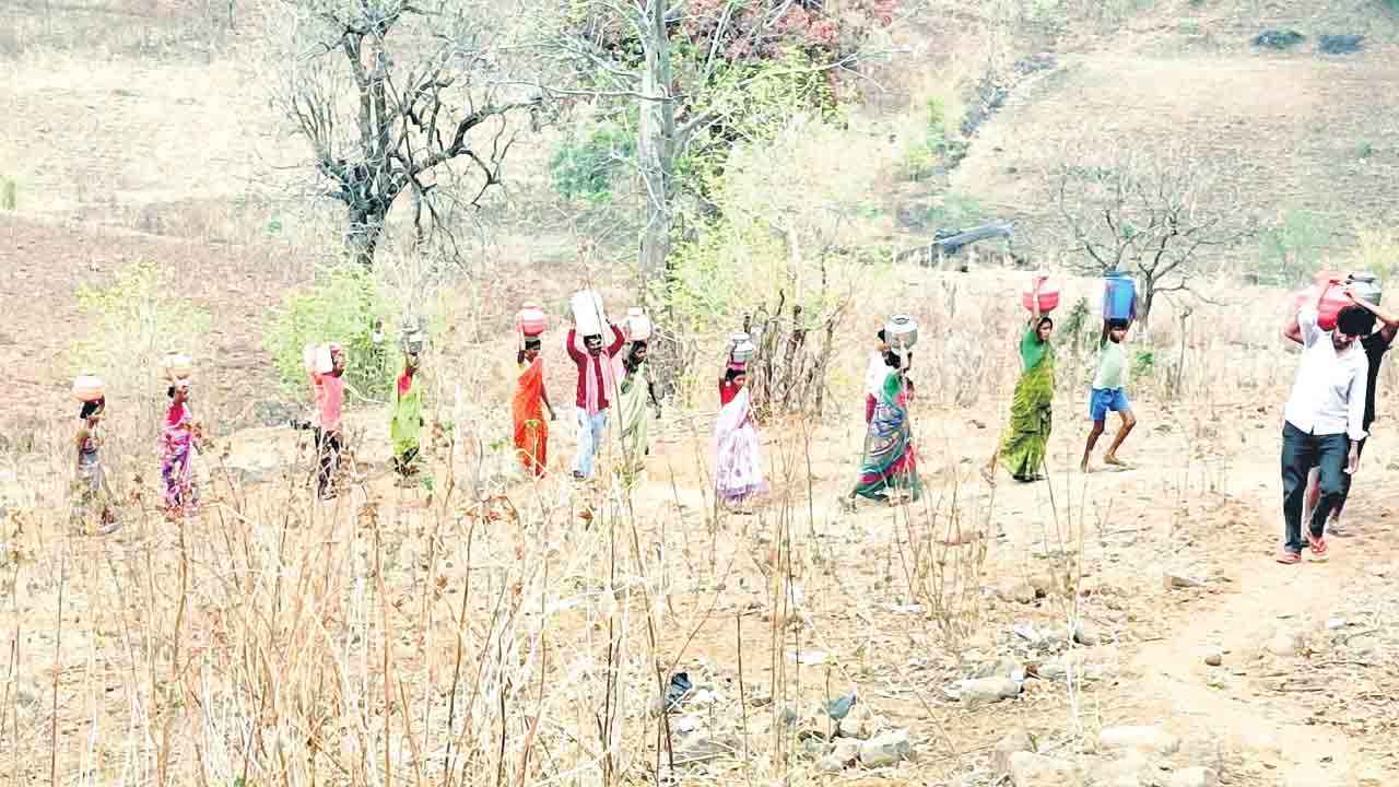 గుట్ట దిగితేనే గొంతు తడిచేది..