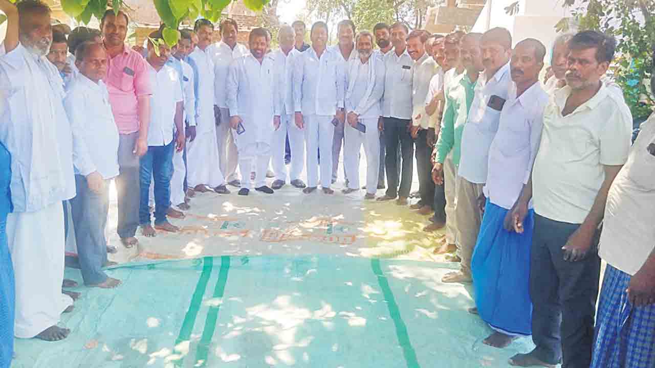 రేషన్‌ కార్డుల రద్దుకు కుట్ర