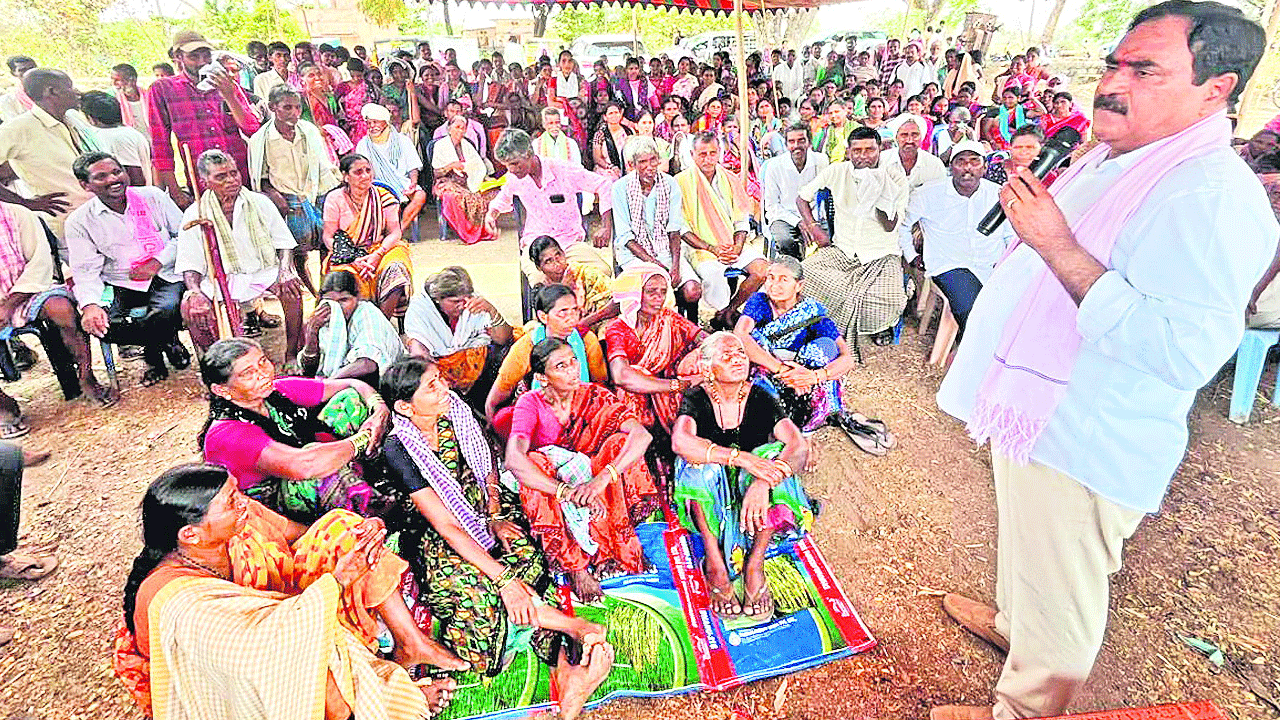 కాంగ్రెస్‌, బీజేపీల మోసాలపై చర్చ పెట్టాలి