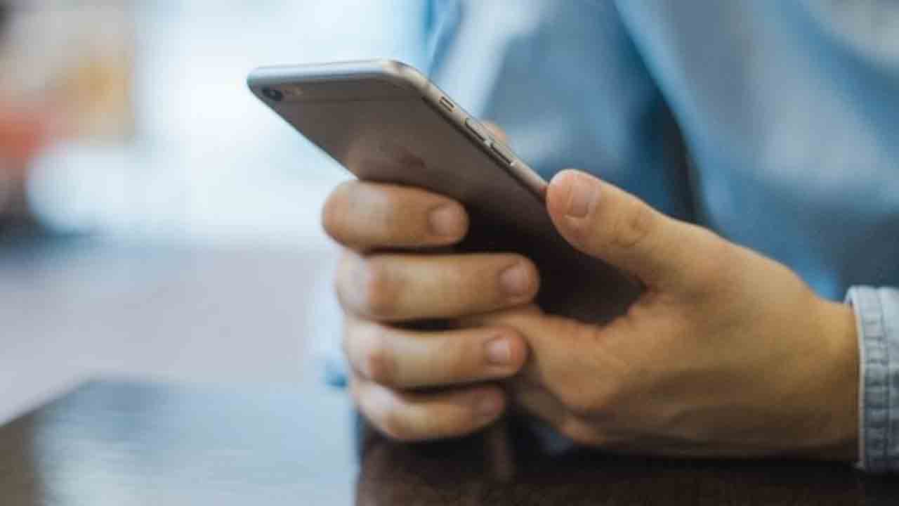 గడువు ముగిసినా సోషల్‌ మీడియాలో ప్రచారం