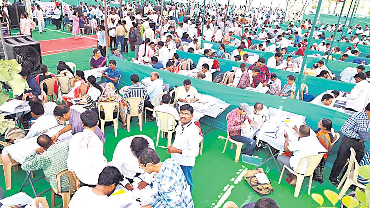 పోలింగ్‌కు అంతా రెడీ