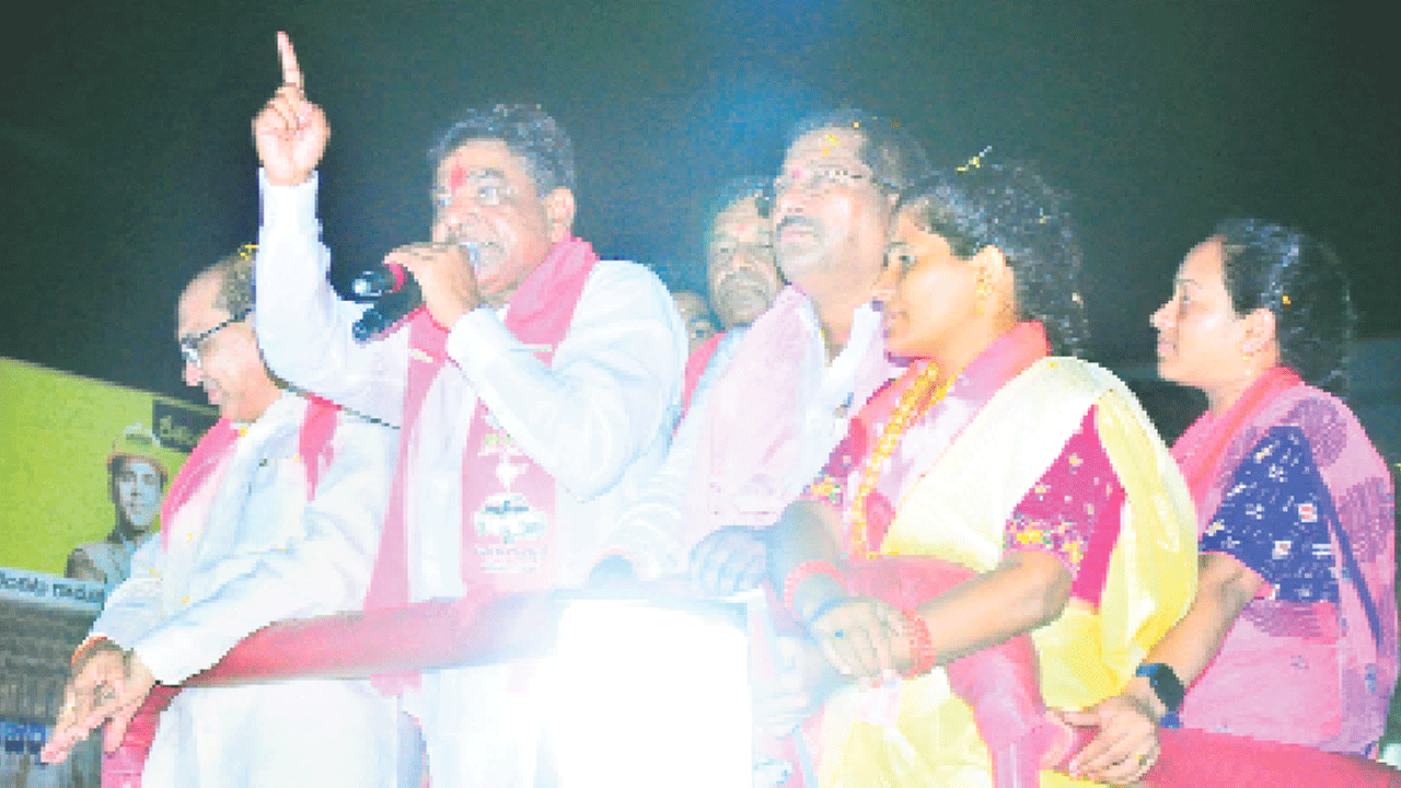 హామీలు ఏమయ్యాయని కాంగ్రెస్‌ను నిలదీయండి