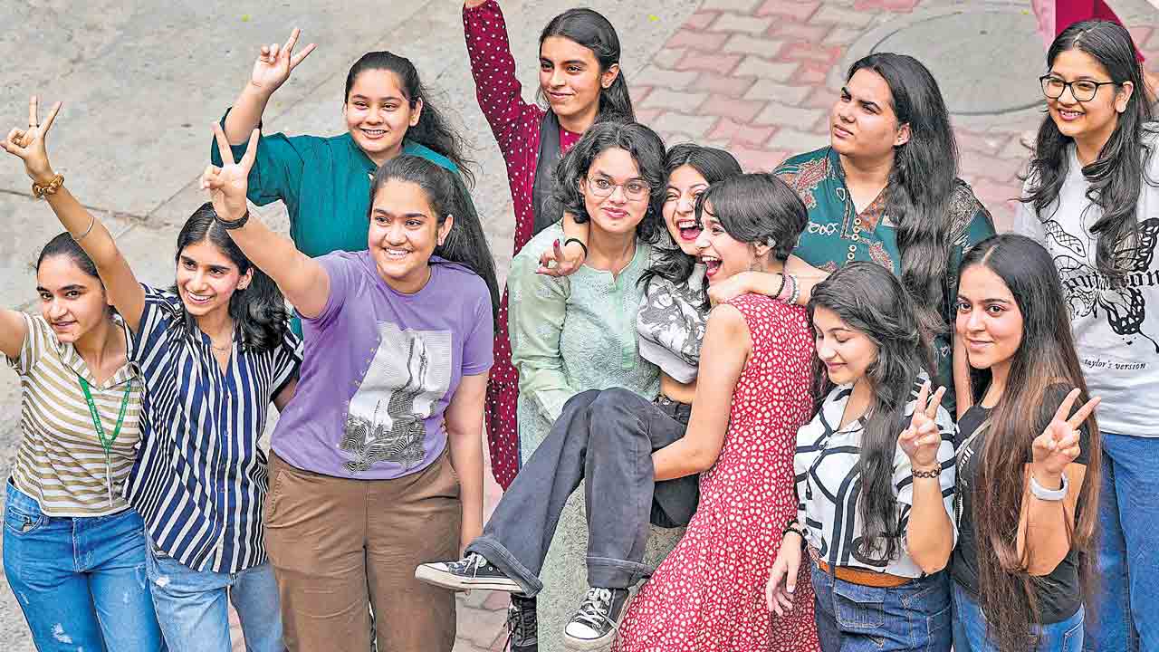 సీబీఎస్‌ఈ ఫలితాల్లో బాలికల హవా