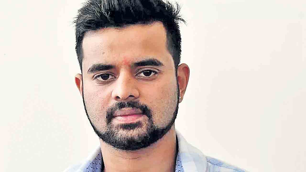 Prajwal Revanna | మా అమ్మపై లైంగిక దాడి.. వీడియో కాల్‌లో బెదిరించి నా దుస్తులు విప్పించాడు.. ప్రజ్వల్‌పై మరో మహిళ ఫిర్యాదు