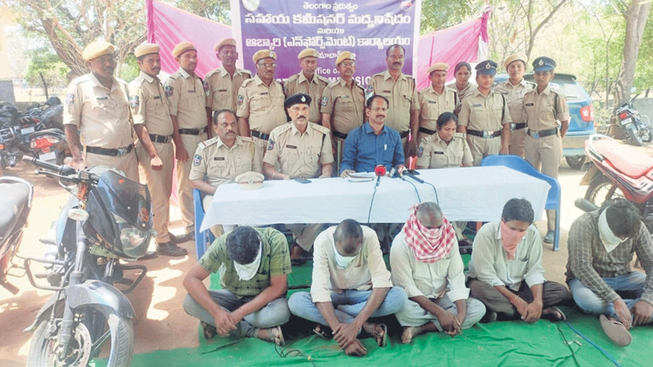 ఎక్సైజ్‌ ఎన్‌ఫోర్స్‌మెంట్‌ టీమ్‌ దాడులు