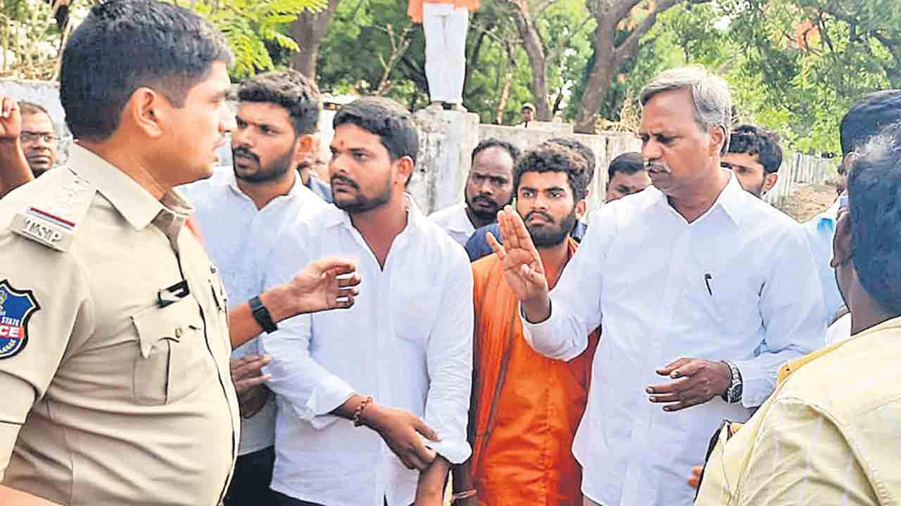 జనగామ, చేర్యాలలో ఉద్రిక్తత